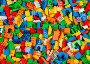 Bloques de lego que se usan en la metodología Lego Serious Play y en la actividad Lego Gallery Art